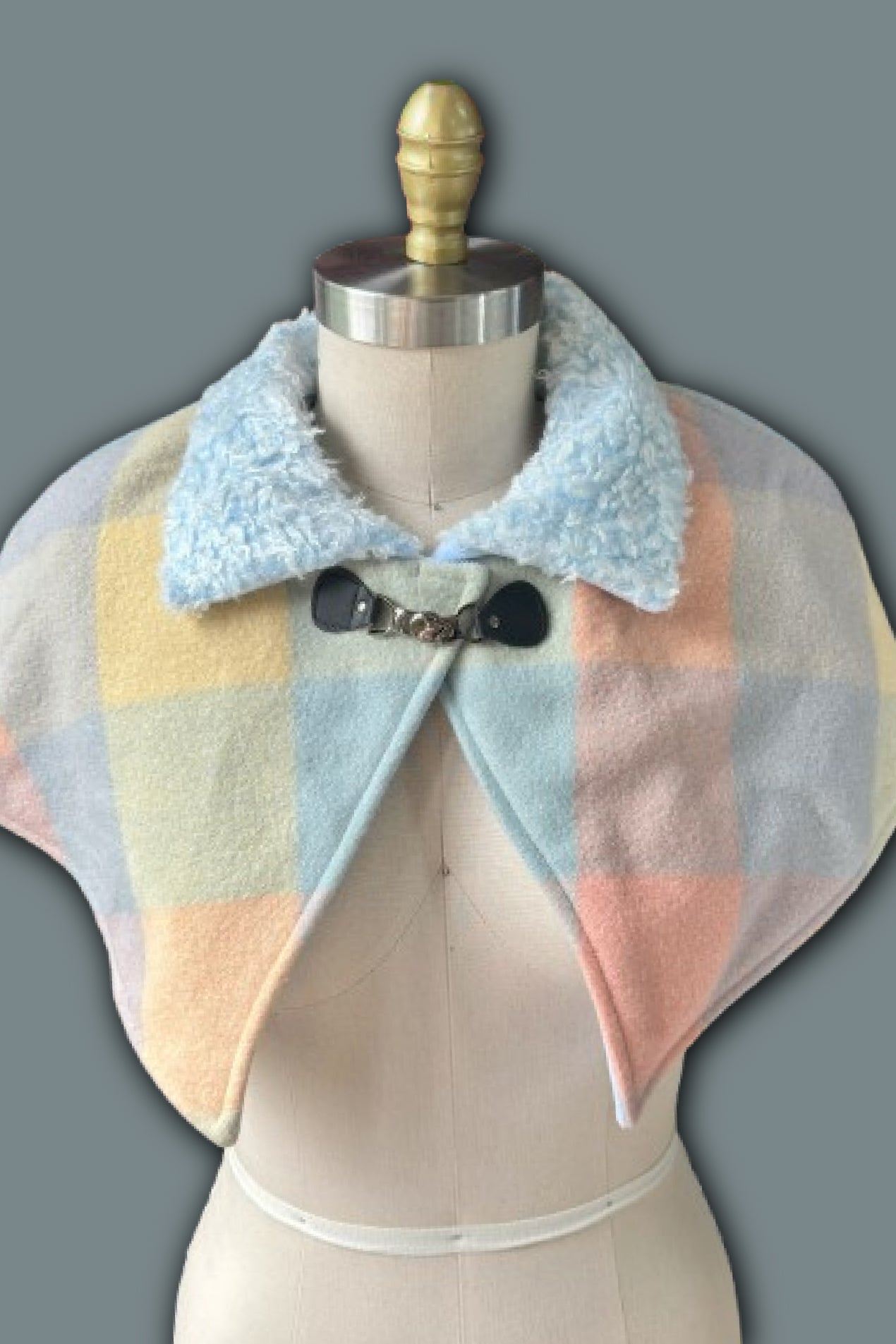 Collared Capelet #03