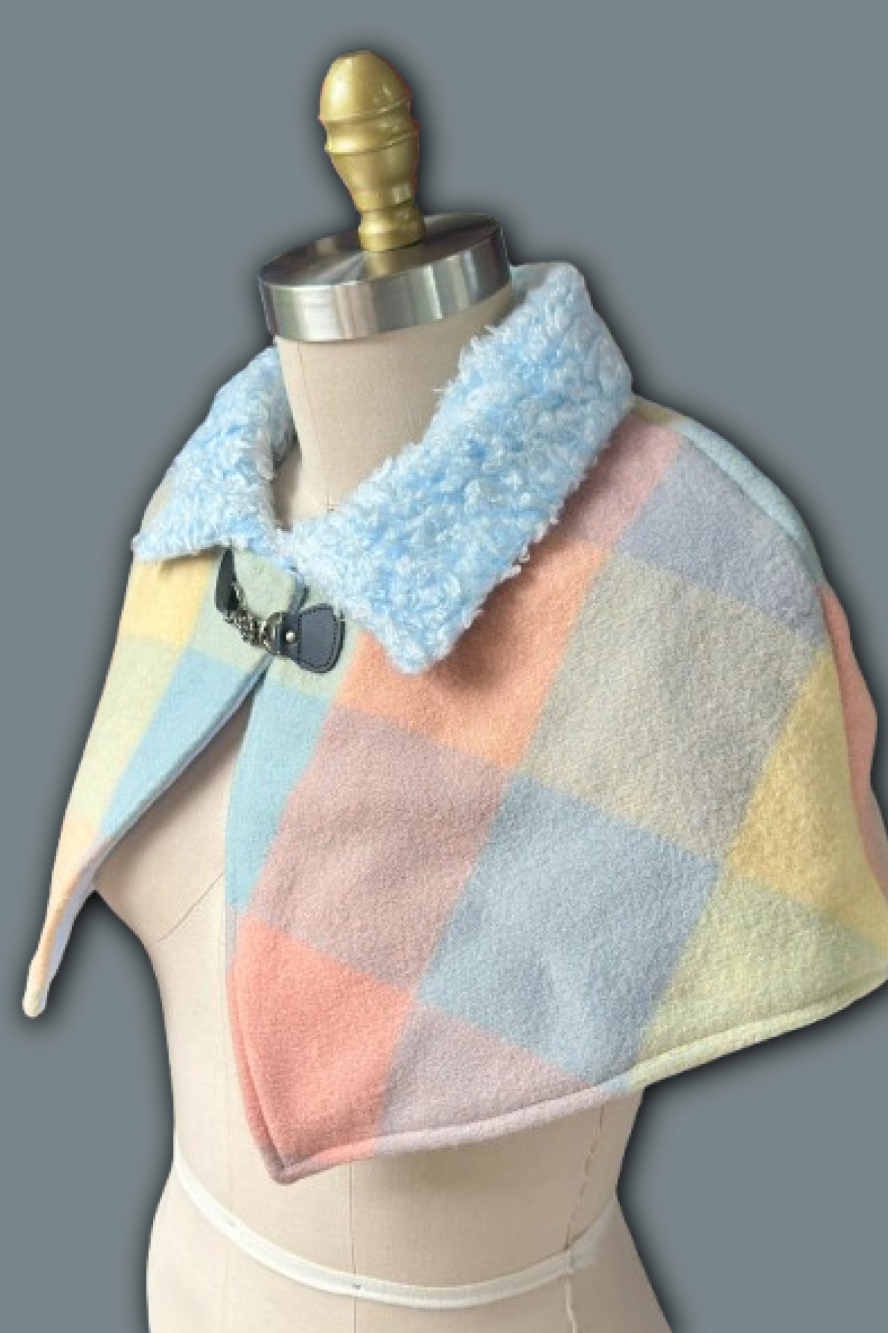 Collared Capelet #03