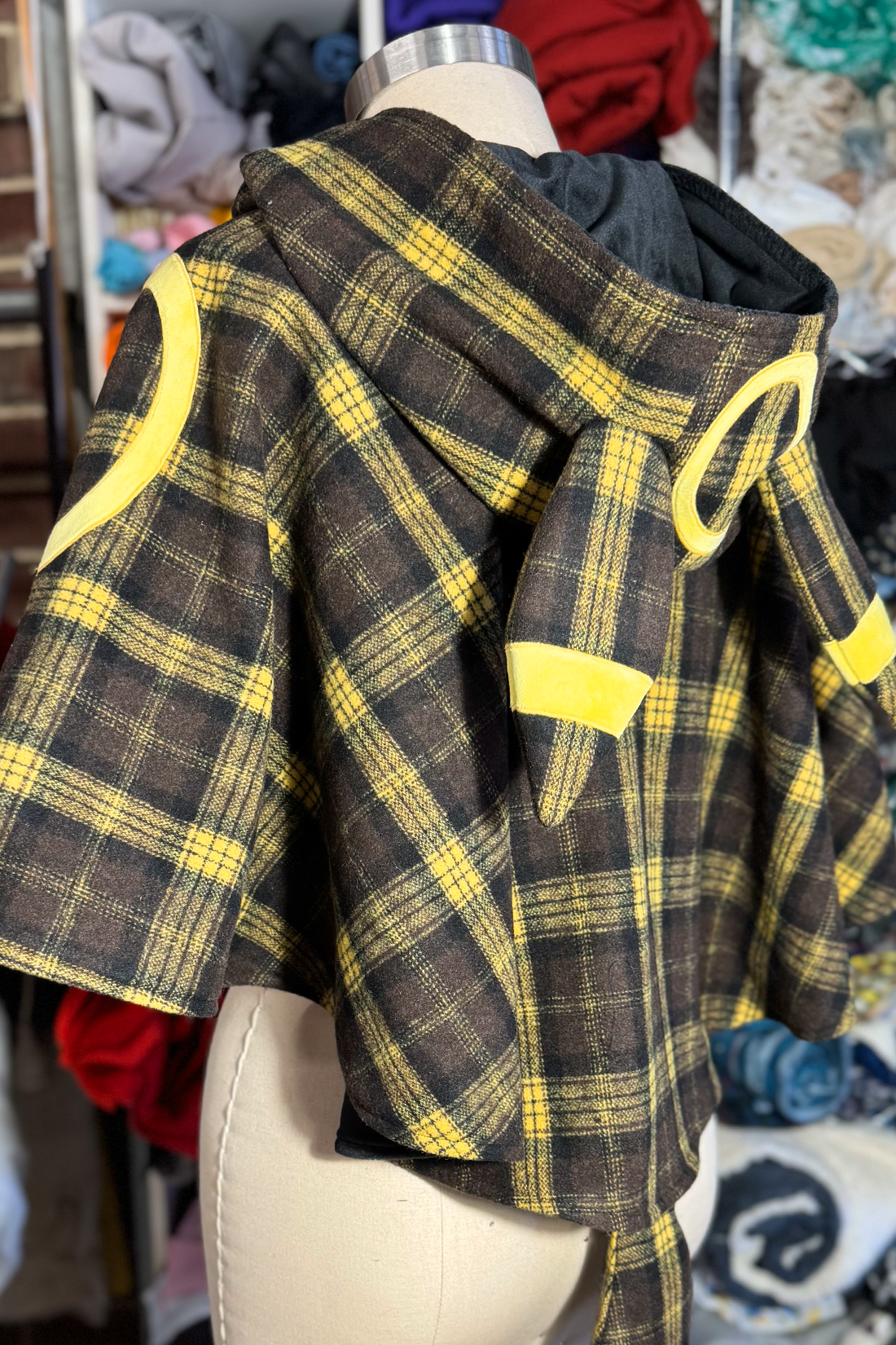 Umbreon Capelet (Cottage Core)