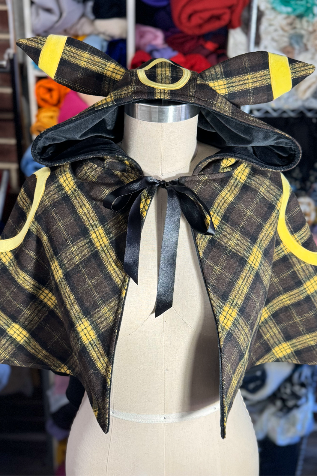 Umbreon Capelet (Cottage Core)