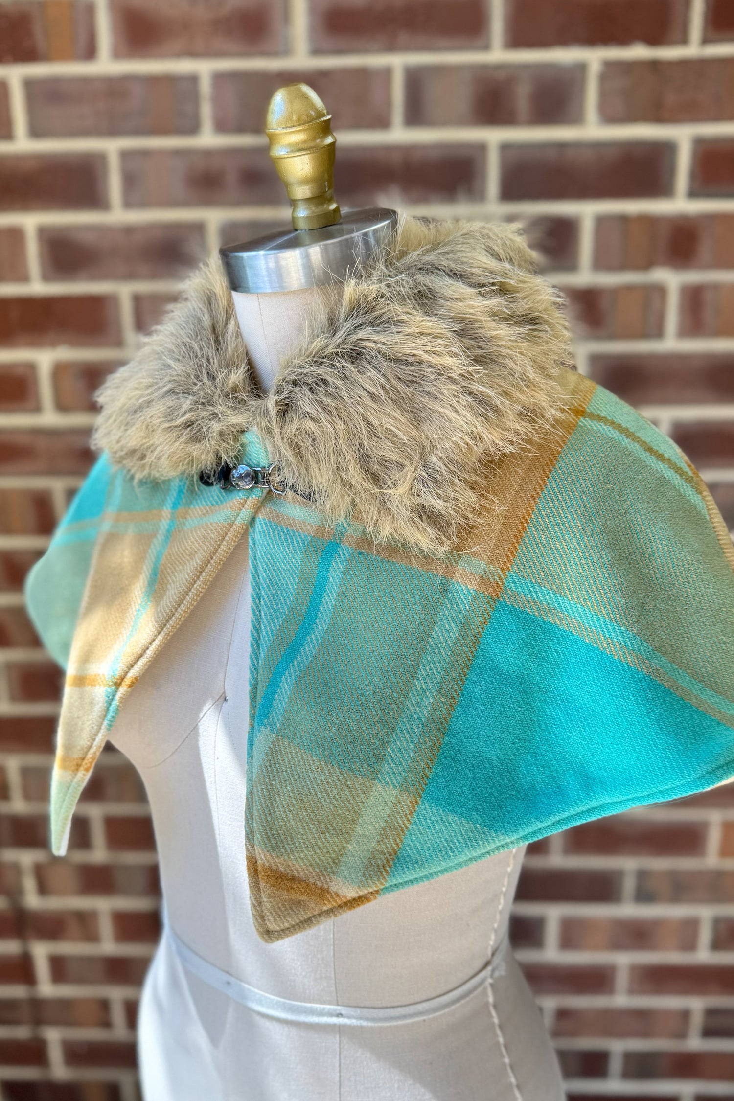 Collared Capelet #04