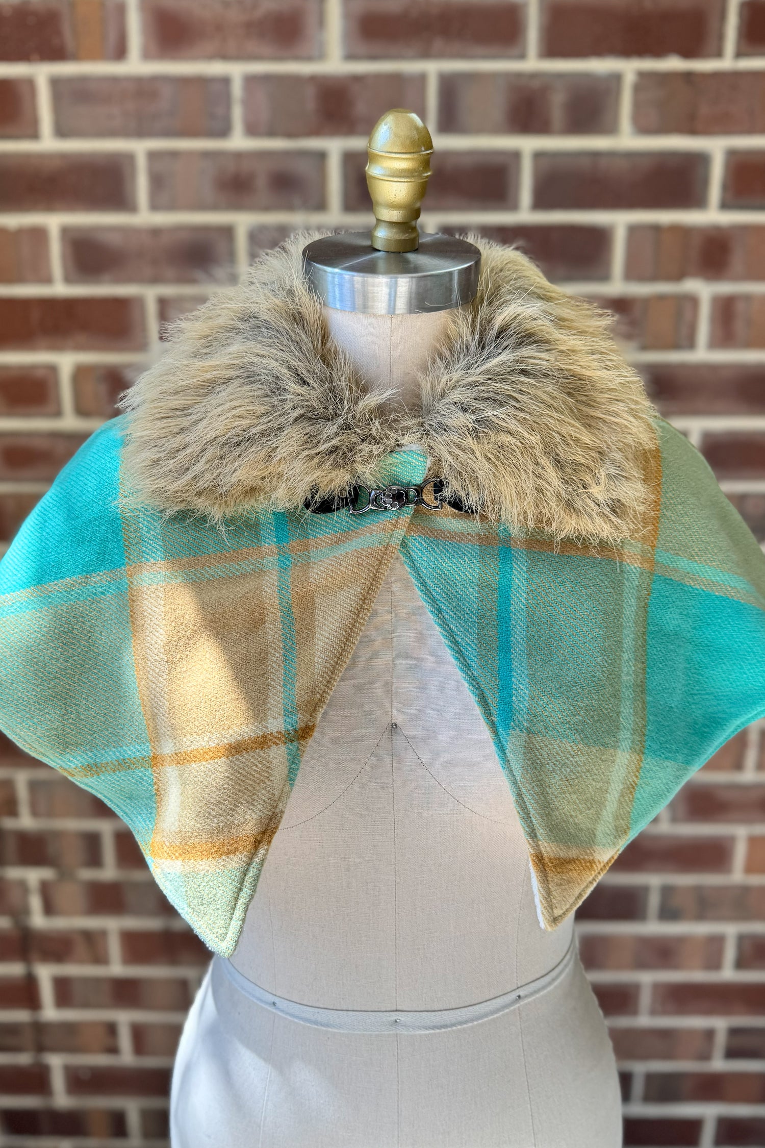 Collared Capelet #04