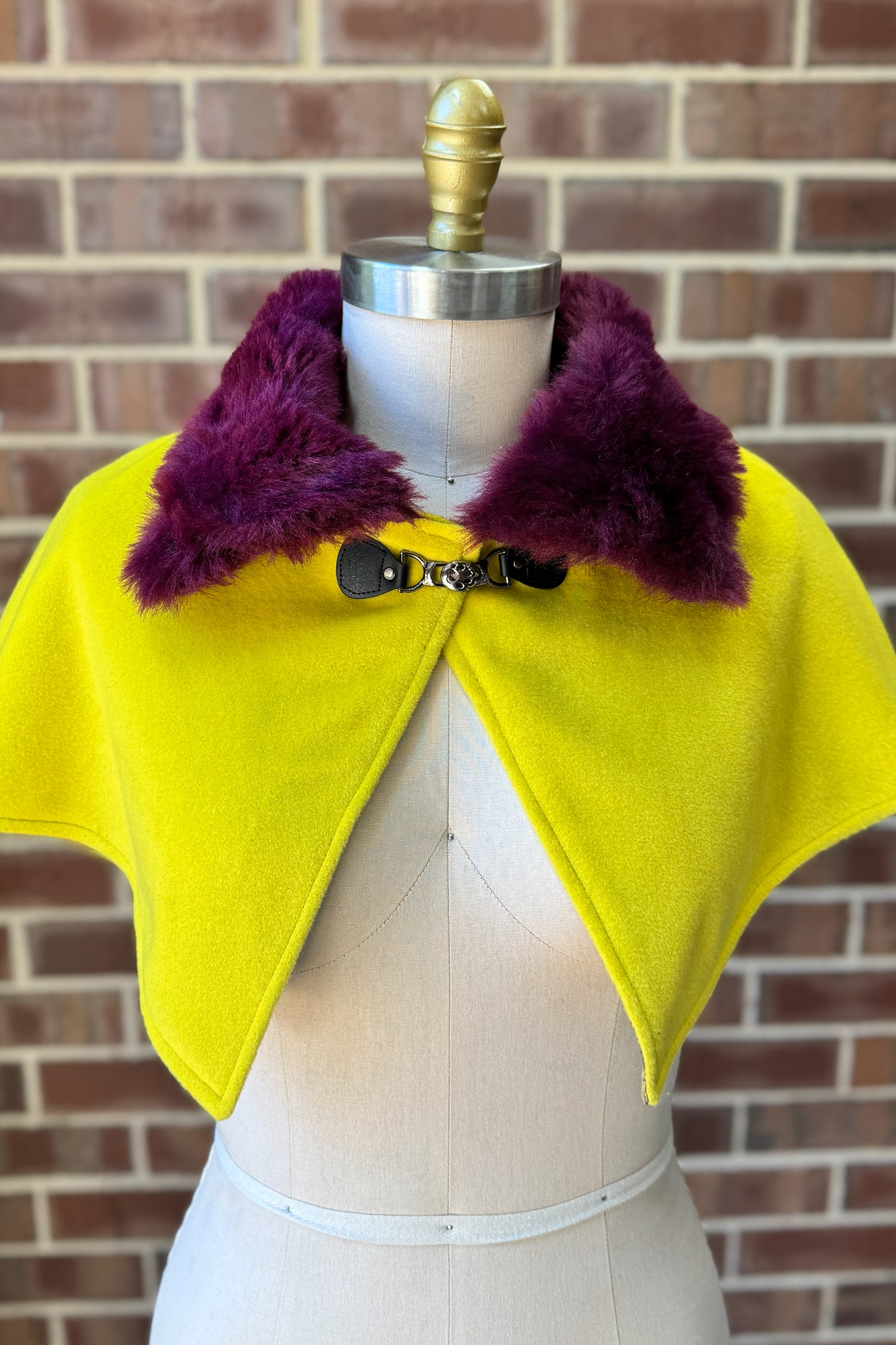 Collared Capelet #06