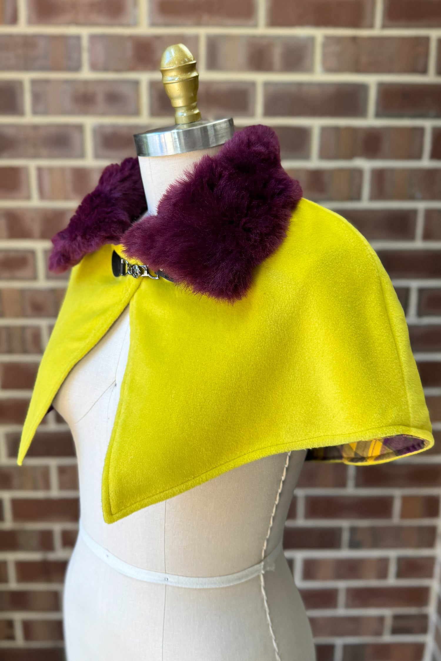 Collared Capelet #06