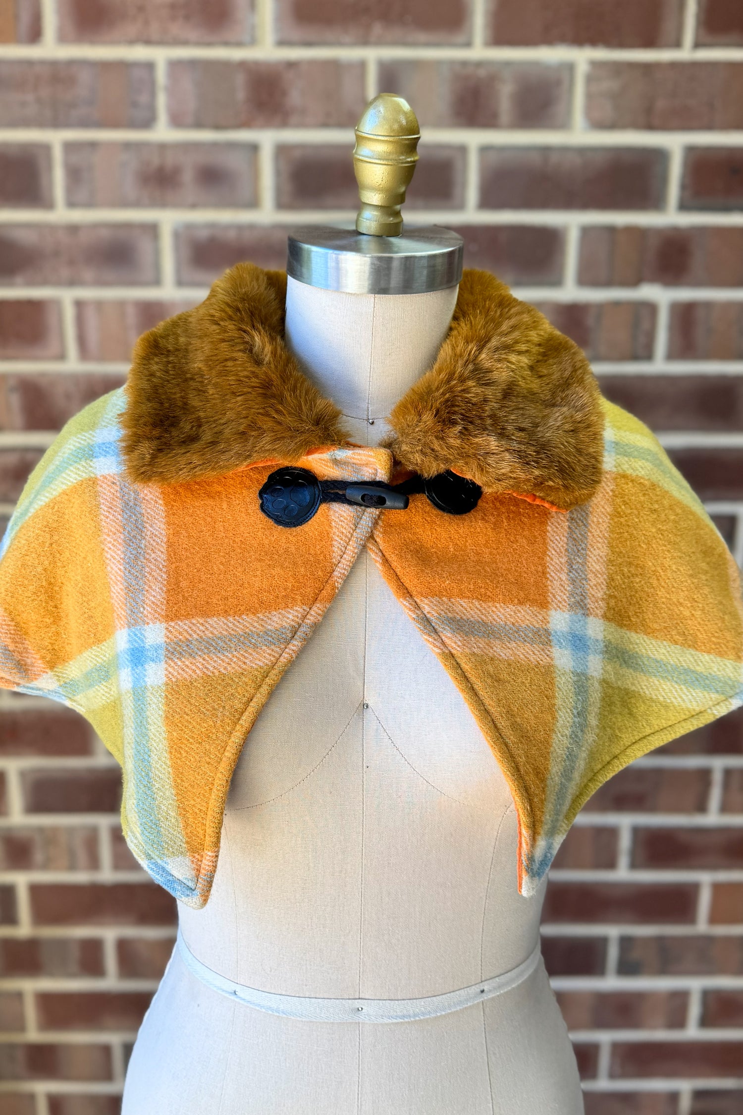 Collared Capelet #07