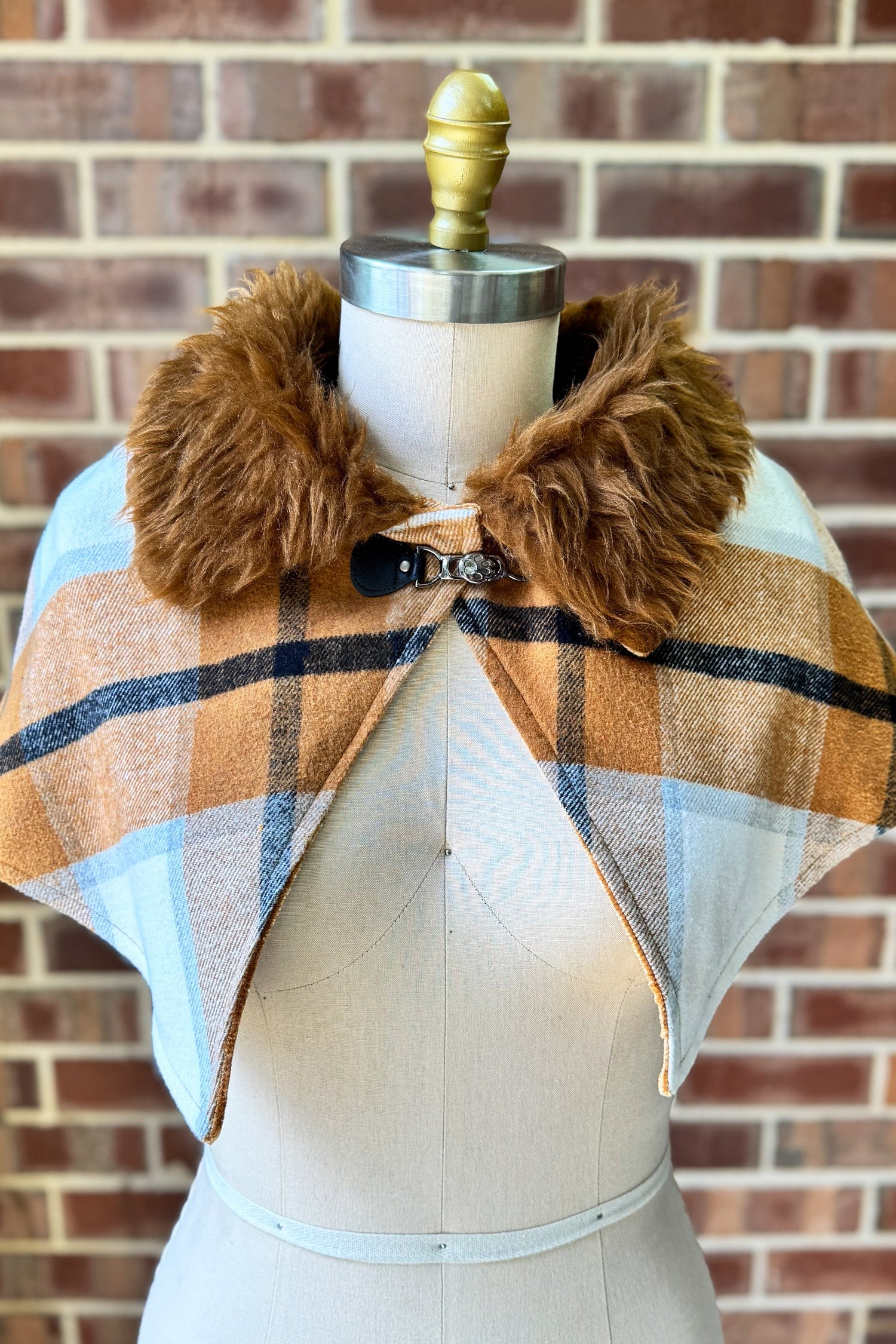 Collared Capelet #08