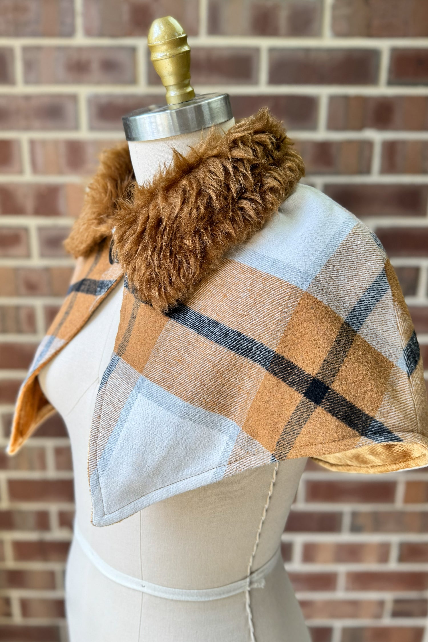 Collared Capelet #08