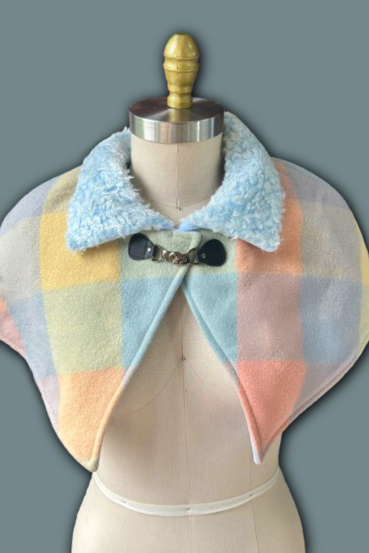 Collared Capelet #03