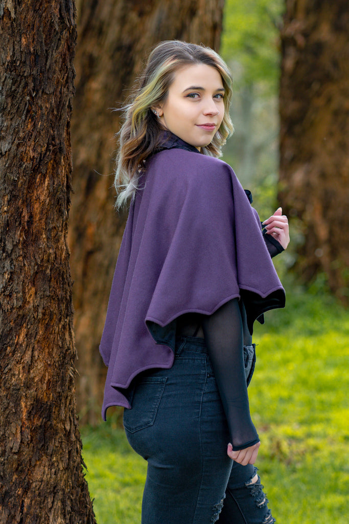 Collared Bat Capelet