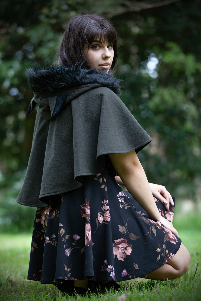 Fox Capelet (GRN&BLCK) - Button Fox