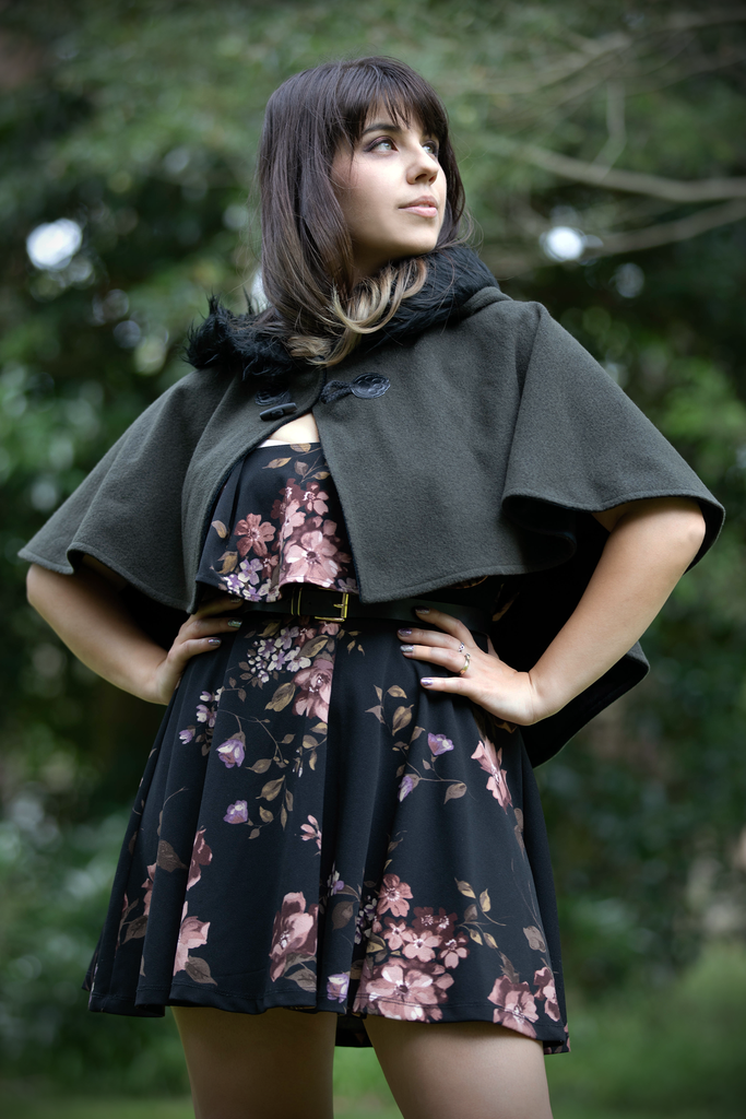 Fox Capelet (GRN&BLCK) - Button Fox