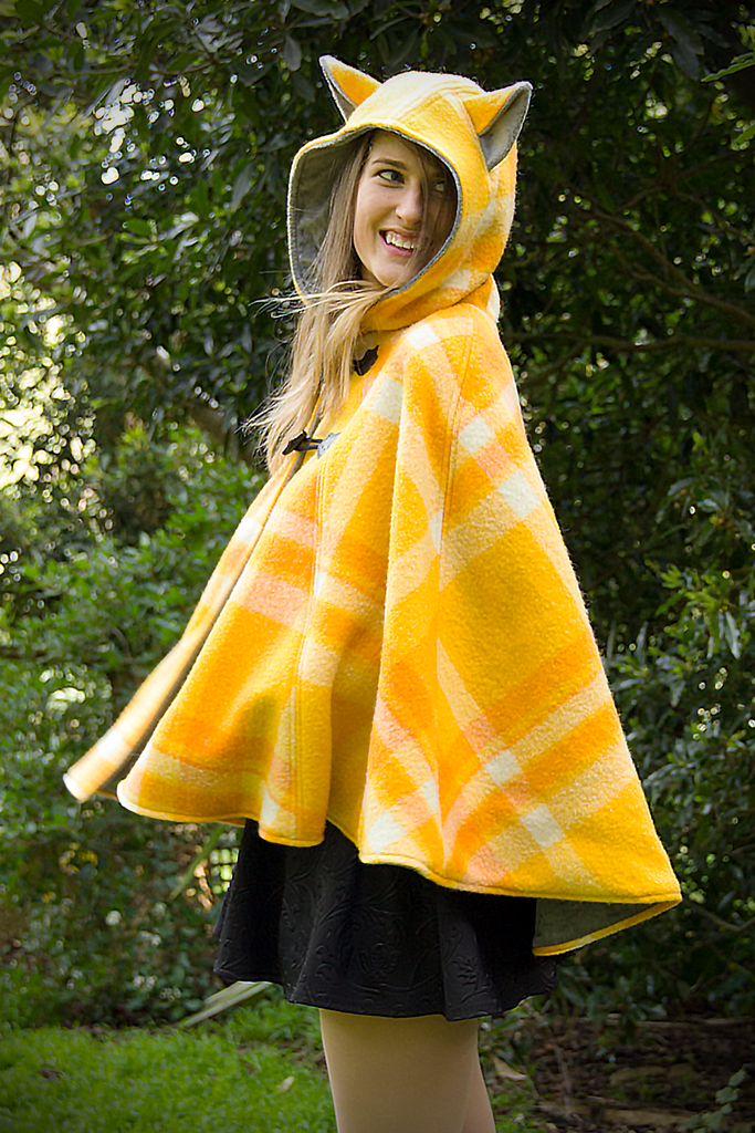 Vintage Fox Cape (YLLW&GRY) - Button Fox
