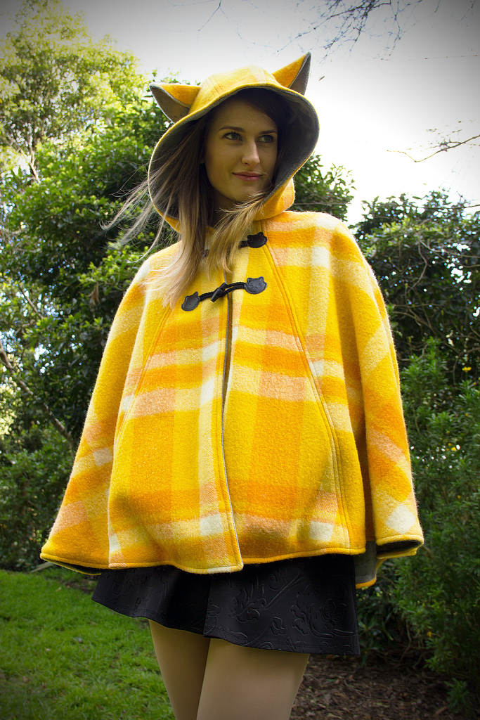 Vintage Fox Cape (YLLW&GRY) - Button Fox