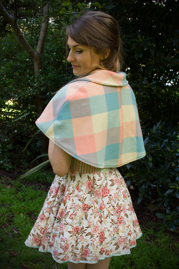 Vintage Fox Capelet (PSTL&MNT) - Button Fox